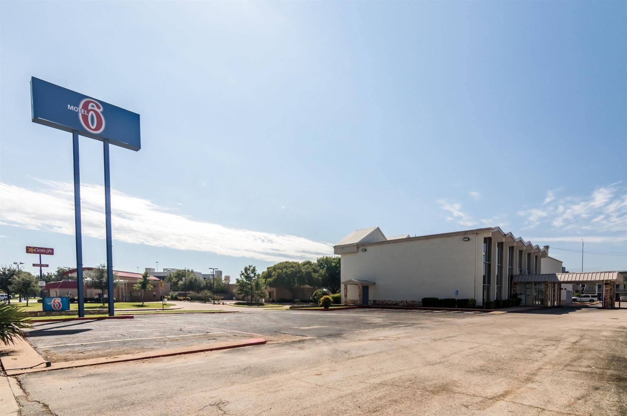 Delux Inn Wichita Falls Exterior photo